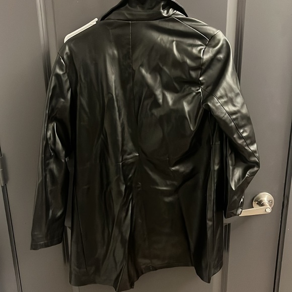 Black leather coat - Picture 2 of 5